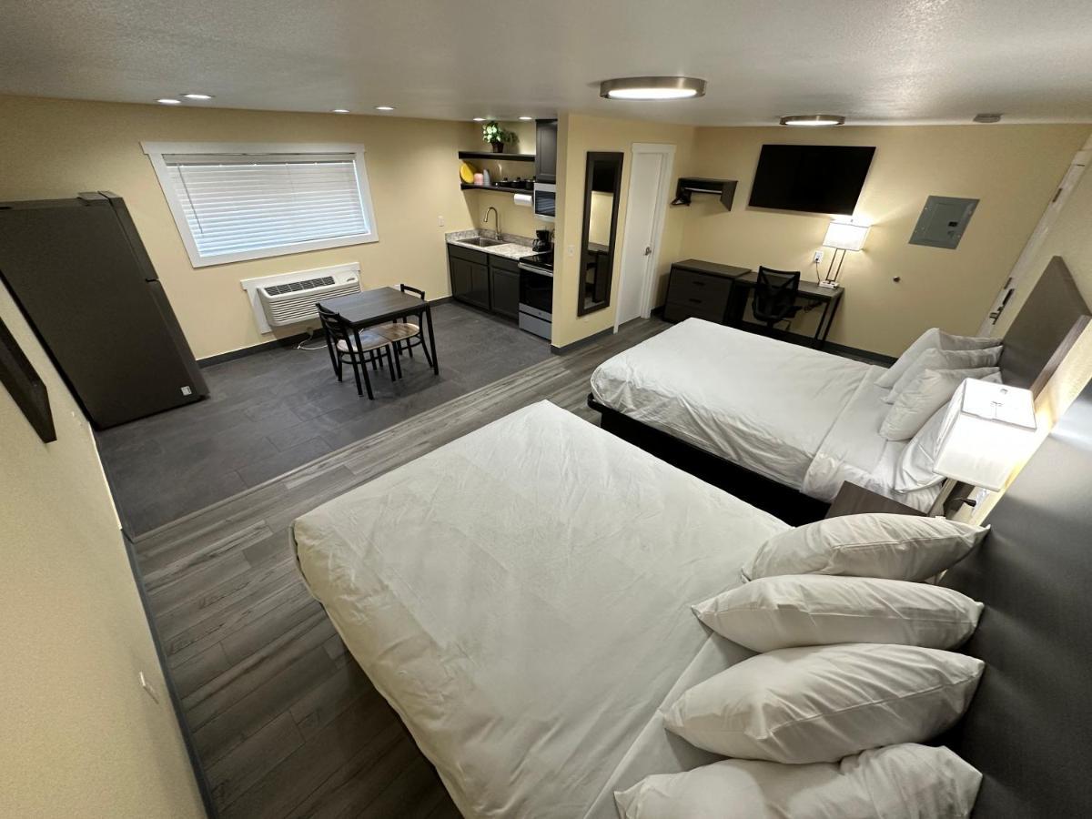 Relax Inn Of Medford Exterior photo